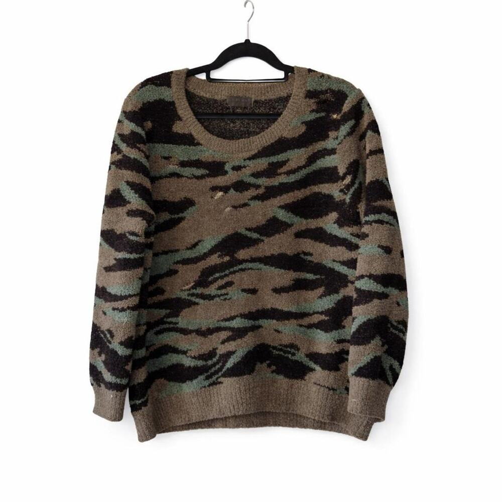 Barefoot dreams 1x camo knit